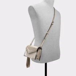 AkyraxClutch -Lightweight Shop akyrax pink 690 002 029 alt3 sq gy 2000x2000