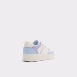 Clubhouse-lLow Top Sneaker - Flatform -Lightweight Shop clubhouse l blue 460 002 029 alt1 sq gy 2000x2000