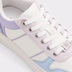 Clubhouse-lLow Top Sneaker - Flatform -Lightweight Shop clubhouse l blue 460 002 029 alt4 sq gy 2000x2000