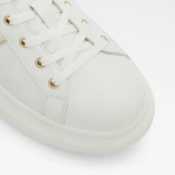 LarouLow Top Sneaker - Platform -Lightweight Shop larou white 110 002 029 alt4 sq nt 1200x1200