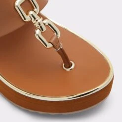 MaesllanFlip Flop - Wedge Heel -Lightweight Shop maesllan brown 210 002 043 alt4 sq gy 2000x2000