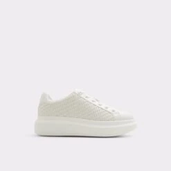 &New NewReiaLow Top Sneaker - Flatform