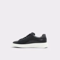 UmpireLow Top Sneaker -Lightweight Shop umpire black 001 001 043 alt2 sq gy 2000x2000