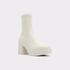LightweightUpstepChelsea Boot - Lug Sole 9 LightweightUpstepChelsea Boot - Lug Sole -Lightweight Shop upstep white 110 002 043 alt3 sq gy 2000x2000