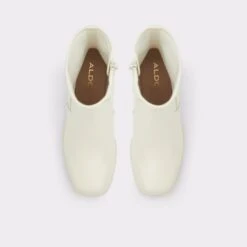 LightweightUpstepChelsea Boot - Lug Sole 11 LightweightUpstepChelsea Boot - Lug Sole -Lightweight Shop upstep white 110 002 043 alt5 sq gy 2000x2000