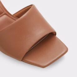 VidishHeeled Mule -Lightweight Shop vidish brown 240 001 043 alt4 sq gy 2000x2000