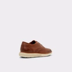 SaleWingstrollOxford Shoe -Lightweight Shop wingstroll brown 220 001 034 alt1 sq gy 2000x2000