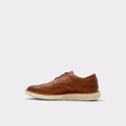 SaleWingstrollOxford Shoe -Lightweight Shop wingstroll brown 220 001 034 alt2 sq gy 2000x2000